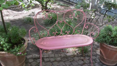 pinkbench